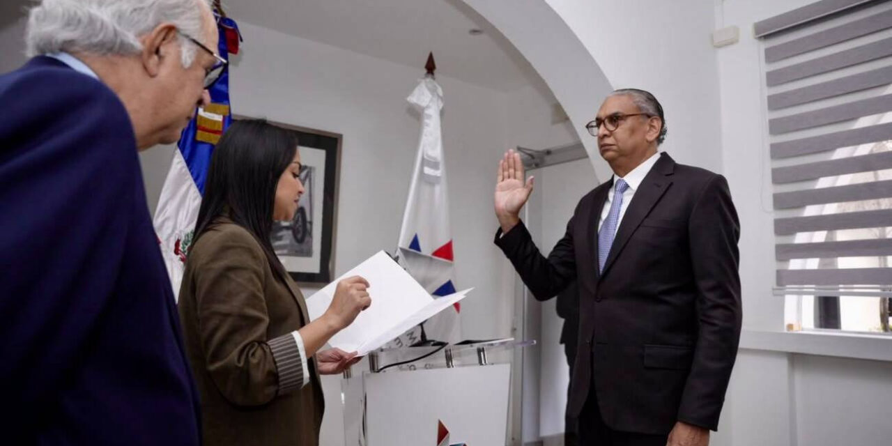 Ministra de Interior y Policía juramenta a José Benedicto Hernández como director del Instituto Nacional de Migración