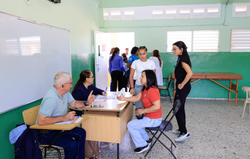 Rehabilitación y el HOMS brindan 2,752 servicios de salud gratuitos durante operativo médico en Constanza