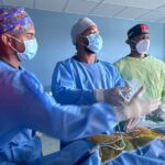 Hospital Darío Contreras realiza por primera vez una cirugía endoscópica biportal