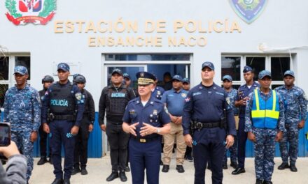 Director general de la Policía Nacional supervisa dotación del Ensanche Naco y exhorta a agentes a fortalecer compromiso con la ciudadanía