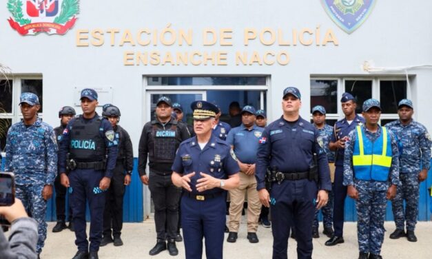 Director general de la Policía Nacional supervisa dotación del Ensanche Naco y exhorta a agentes a fortalecer compromiso con la ciudadanía