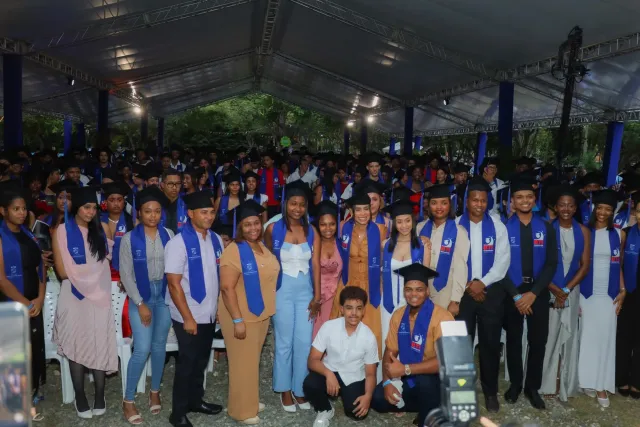 Alcaldesa Betty Gerónimo encabeza Primera Graduación Municipal de Santo Domingo Norte