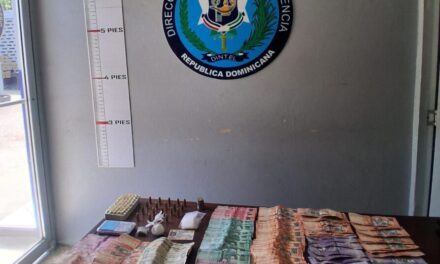Policía ocupa sustancias controladas, municiones y dinero durante operativo contra el microtráfico en Esperanza