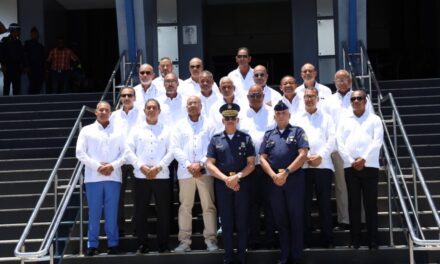 Director general policial encabeza emotivo reencuentro con compañeros de promoción de cadetes, a casi cuatro décadas de su ingreso a la institución