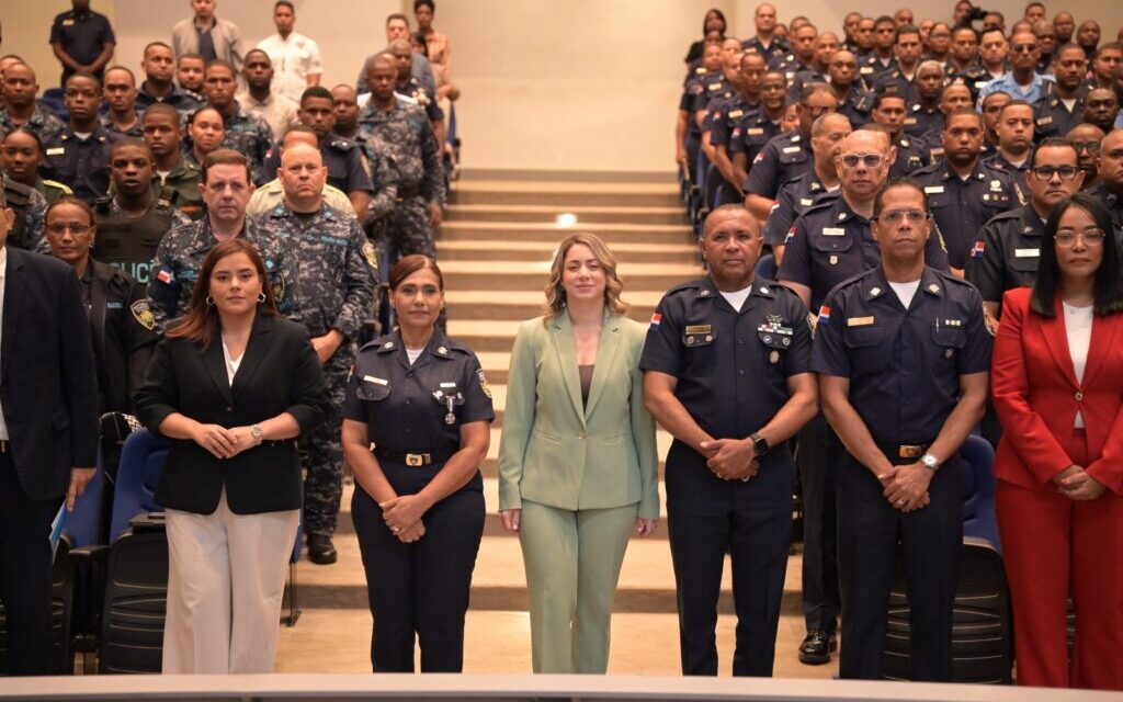 Policía Nacional y Ministerio de la Mujer movilizan a 300 hombres para prevenir la violencia contra las mujeres