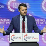 Juez de Utah ordena que Tyler Robinson vaya a juicio por el asesinato de Charlie Kirk