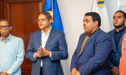 G-12 respalda gestión de Méndez y garantiza que no habrá aumento del pasaje en sus rutas