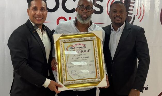 Grupo de Medios Vizcaíno Piñeyro reconoce al director de 002 Radio TV Ing. Pascual Linarez