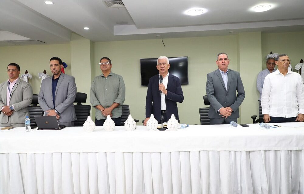 INTRANT y FENATRADO buscan mejorar tránsito y seguridad de vehículos pesados
