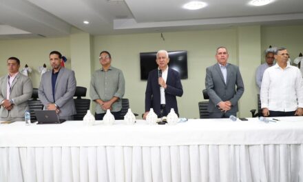 INTRANT y FENATRADO buscan mejorar tránsito y seguridad de vehículos pesados