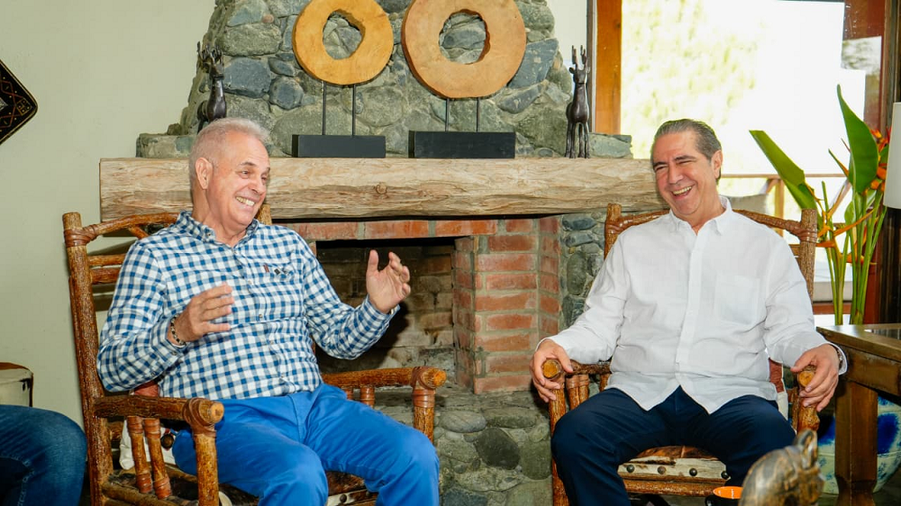 Alcalde  peledeísta de Jarabacoa y su equipo político anuncian apoyo a las aspiraciones presidenciales de Francisco Javier García