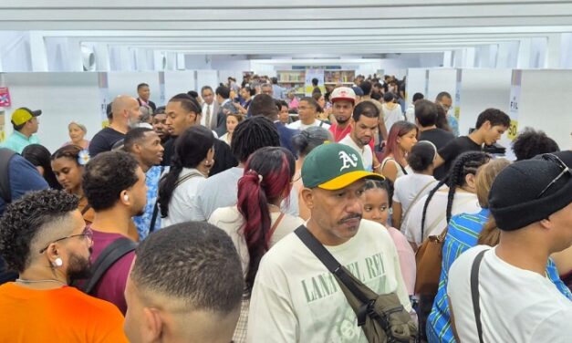 Feria del Libro logra acogida popular;