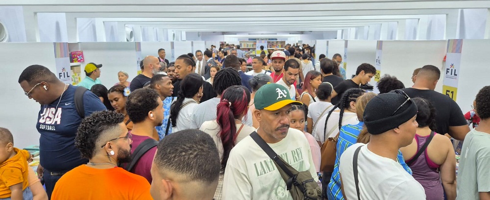Feria del Libro logra acogida popular;