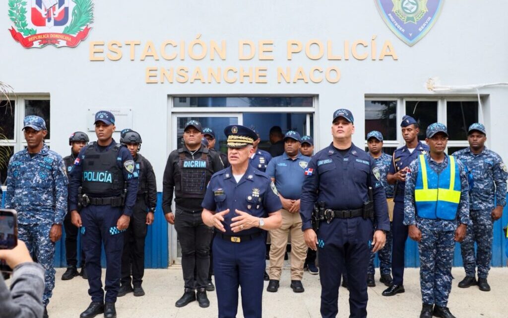 Director general de la Policía Nacional supervisa dotación del Ensanche Naco y exhorta a agentes a fortalecer compromiso con la ciudadanía