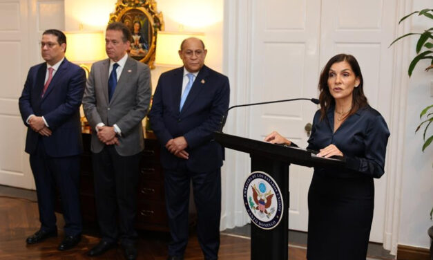 Embajadora Leah F. Campos reúne a líderes dominicanos para fortalecer la cooperación en tecnología, innovación y semiconductores
