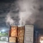 Se incendia furgón cargado de cajas en San Cristóbal