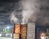 Se incendia furgón cargado de cajas en San Cristóbal