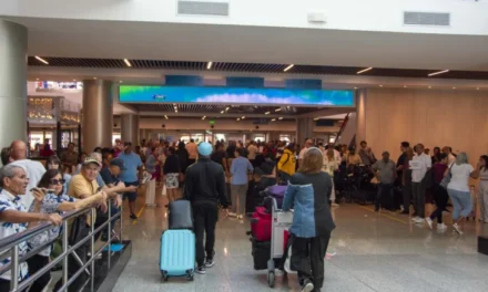 Migración detecta 40 alertas judiciales y 12 casos de documentos falsos en aeropuertos