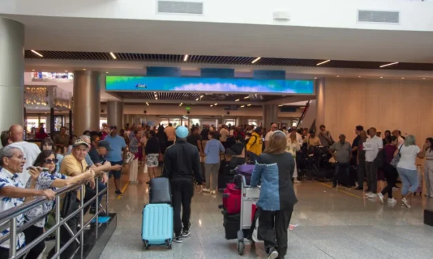 Migración detecta 40 alertas judiciales y 12 casos de documentos falsos en aeropuertos