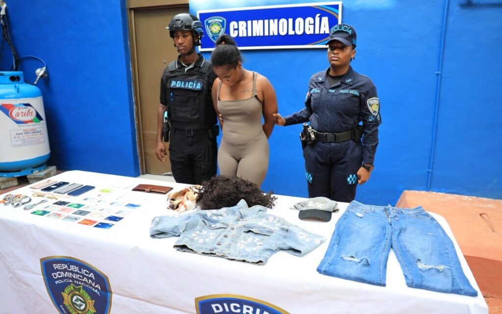 Policía apresa en Puerto Plata mujer buscada por robo tras presuntamente drogar a su víctima en su residencia del Distrito Nacional