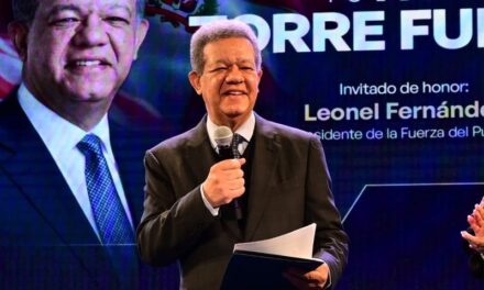 Leonel Fernández llama a fortalecer la fe ante los desafíos que enfrenta la sociedad