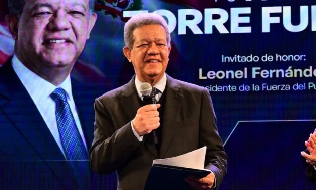 Leonel Fernández llama a fortalecer la fe ante los desafíos que enfrenta la sociedad