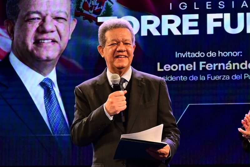 Leonel Fernández llama a fortalecer la fe ante los desafíos que enfrenta la sociedad
