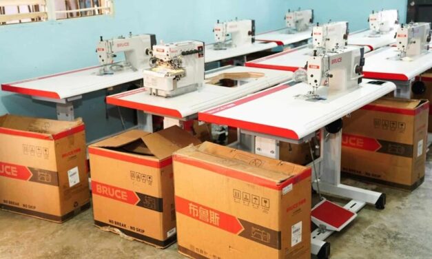 Dasac entrega máquinas de coser para capacitar a mujeres en San Cristóbal