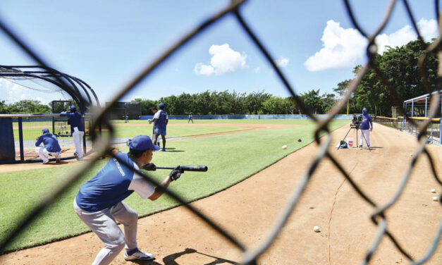 El Licey afila sus «garras» desde el primer día