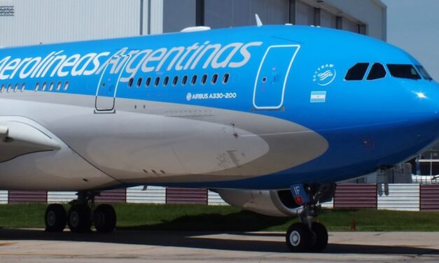 Giro de Aerolíneas Argentinas: más vuelos a Punta Cana y menos a Cancún