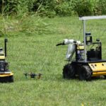 Robots con inteligencia artificial trabajando en equipo sin ayuda humana