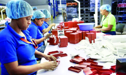La OIT afirma mujeres ganan 18% menos que los hombres