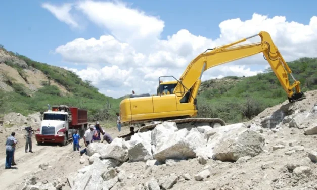 Continúa paro por explotación de yeso en Tamayo tras reunión con Energía y Minas y Cementos Cibao