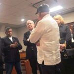 Francisco Javier García expresa condolencias al ex senador Eddy Mateo por fallecimiento de su hijo