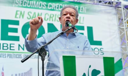 Leonel llama “ineptos” al PRM; asegura se refleja en inseguridad y alto costo de la vida