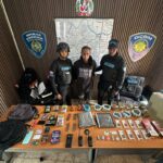Policía ocupa presuntas drogas y una balanza durante operativo en Cristo Rey; arresta a joven de 25 años