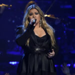 Kelly Clarkson apoya la IA, pero pide listas separadas para artistas humanos