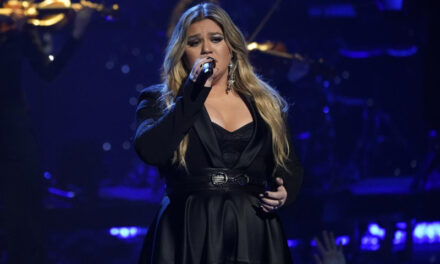 Kelly Clarkson apoya la IA, pero pide listas separadas para artistas humanos