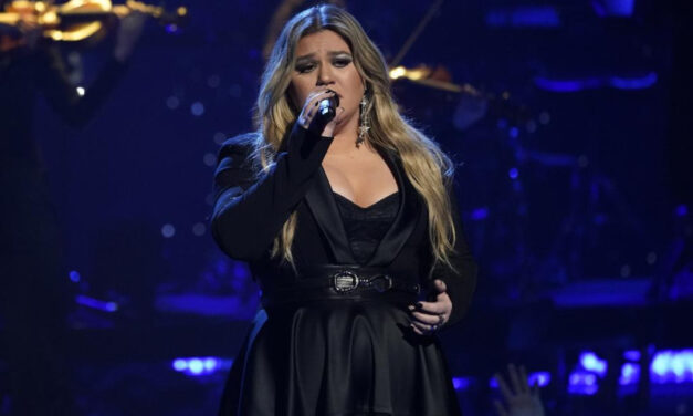 Kelly Clarkson apoya la IA, pero pide listas separadas para artistas humanos