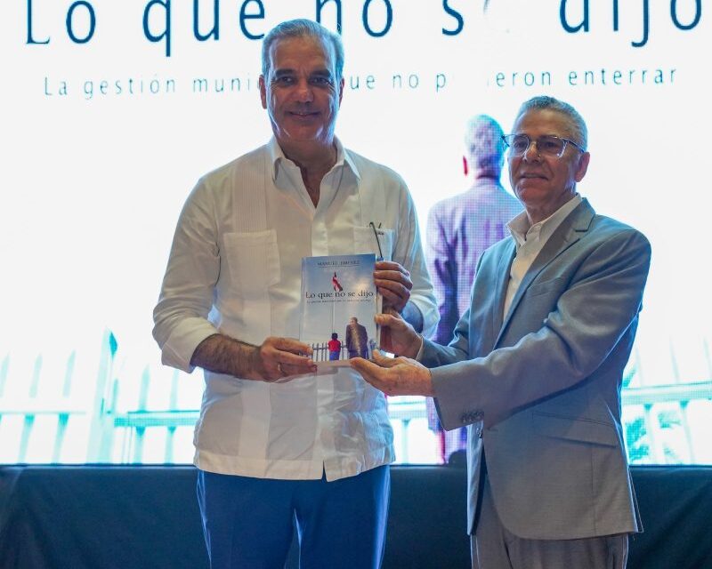 Manuel Jiménez pone en circulación libro sobre su gestión municipal en SDE