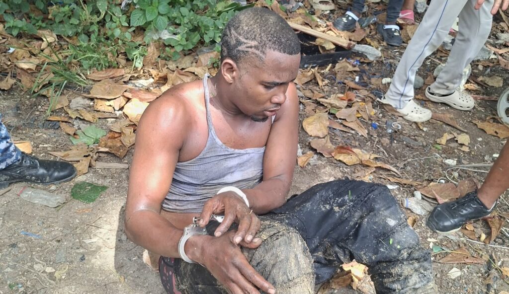 Policía frustra intento de asalto en Villa Mella; dos reconocidos delincuentes resultan heridos durante enfrentamiento con agentes preventivos