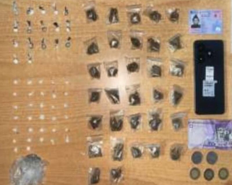 Arrestan a joven con 17 porciones de presunta cocaína en San Cristóbal