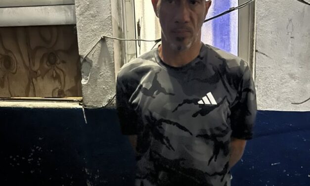 Apresan a hombre por presunta violencia de género en SDO