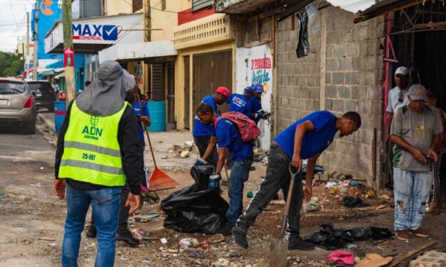 Alcaldía del Distrito Nacional recupera aceras ocupadas en Villa Consuelo