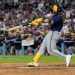 Con HRS de Chourio, Bauers y Mitchell, Cerveceros vencen Dodgers y ponen serie 3-0