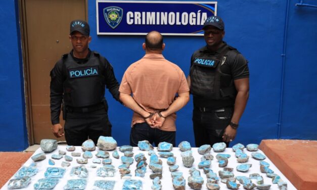 Policía Nacional junto al Ministerio Público recupera mercancía valorada en RD$1.5 millones tras allanamiento por robo y estafa en la Zona Colonial