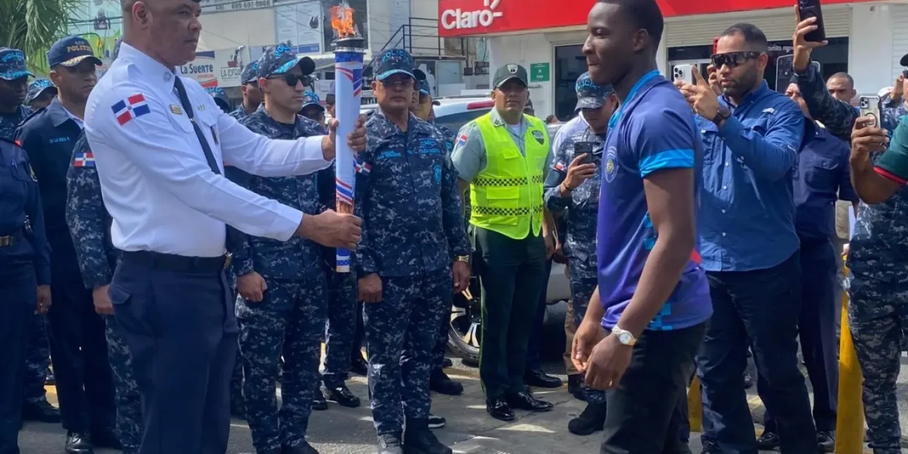 DIGESETT garantiza seguridad vial y fluidez durante el recorrido de la Antorcha Olímpica de la USIP en San Cristóbal