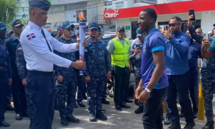 DIGESETT garantiza seguridad vial y fluidez durante el recorrido de la Antorcha Olímpica de la USIP en San Cristóbal