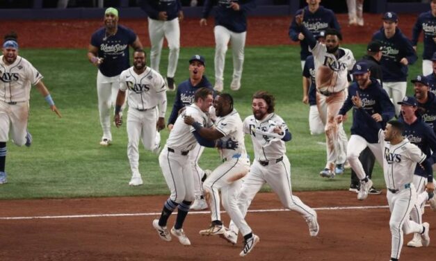 Los Rays reaccionan y logran su primera victoria en la Serie Mundial