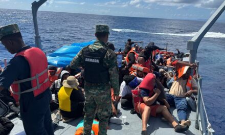 Armada de RD y Guardacostas de EE. UU. en PR interceptan embarcación con 59 personas al norte de Samaná
